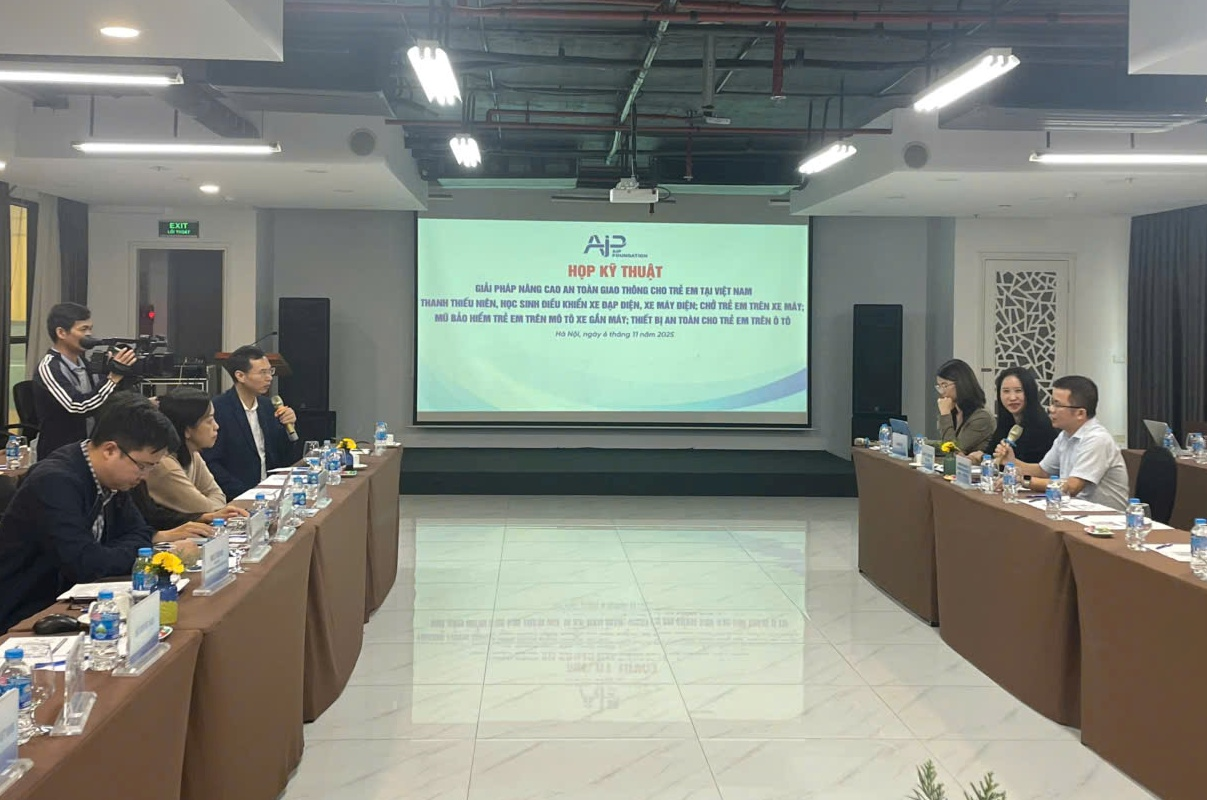 Vì sao cần quy định lắp đặt thiết bị an toàn cho trẻ em trên xe ô tô?